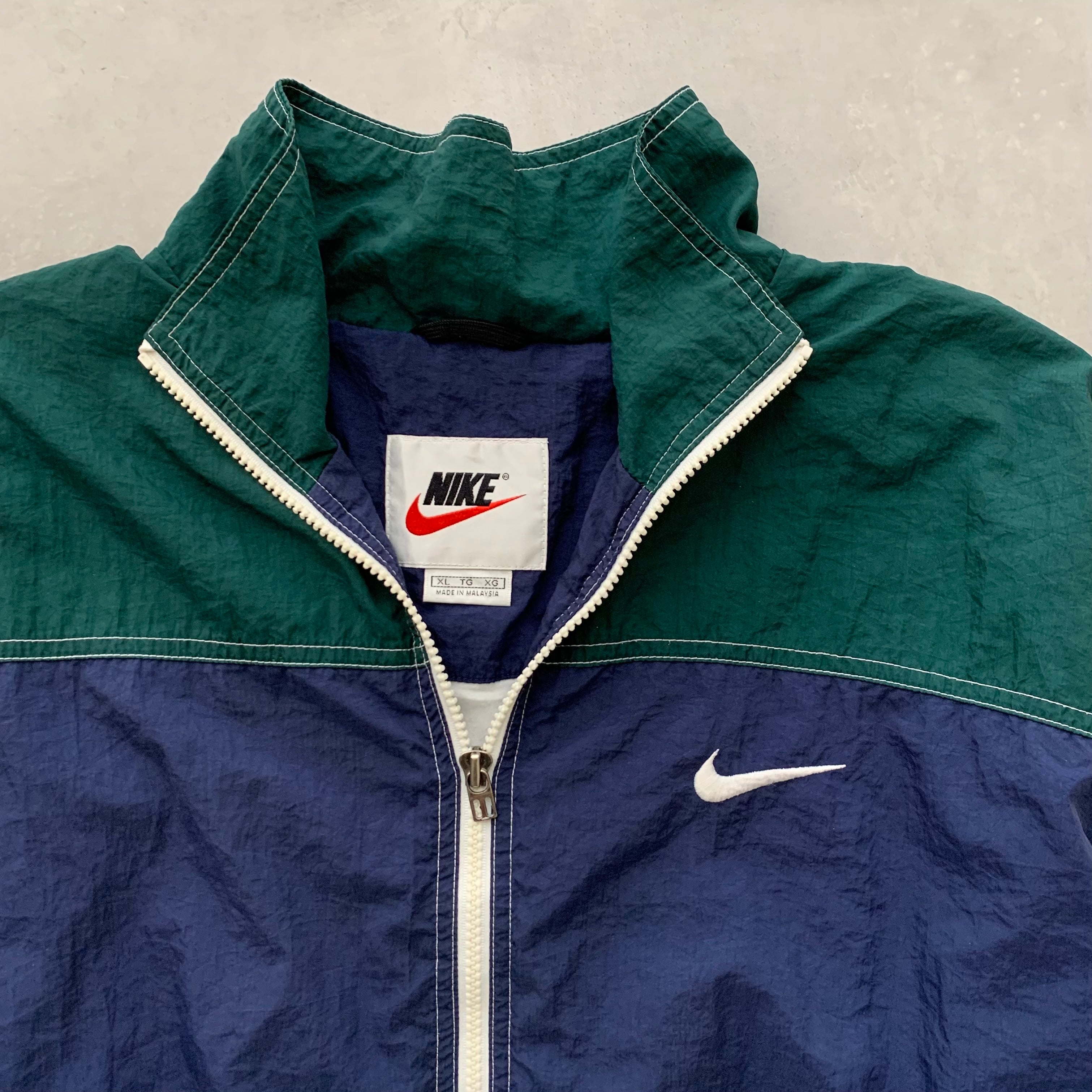 90s Nike (XL)